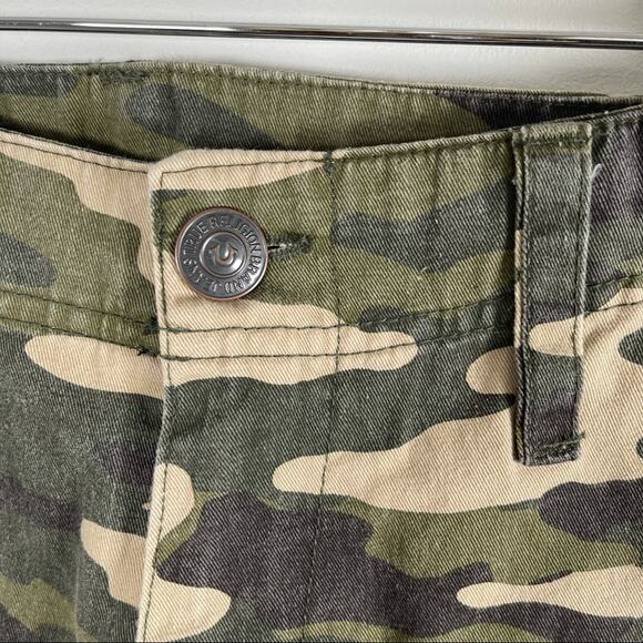 TRUE RELIGION Men’s Cargo Shorts Camouflage NWT - Picture 9 of 16